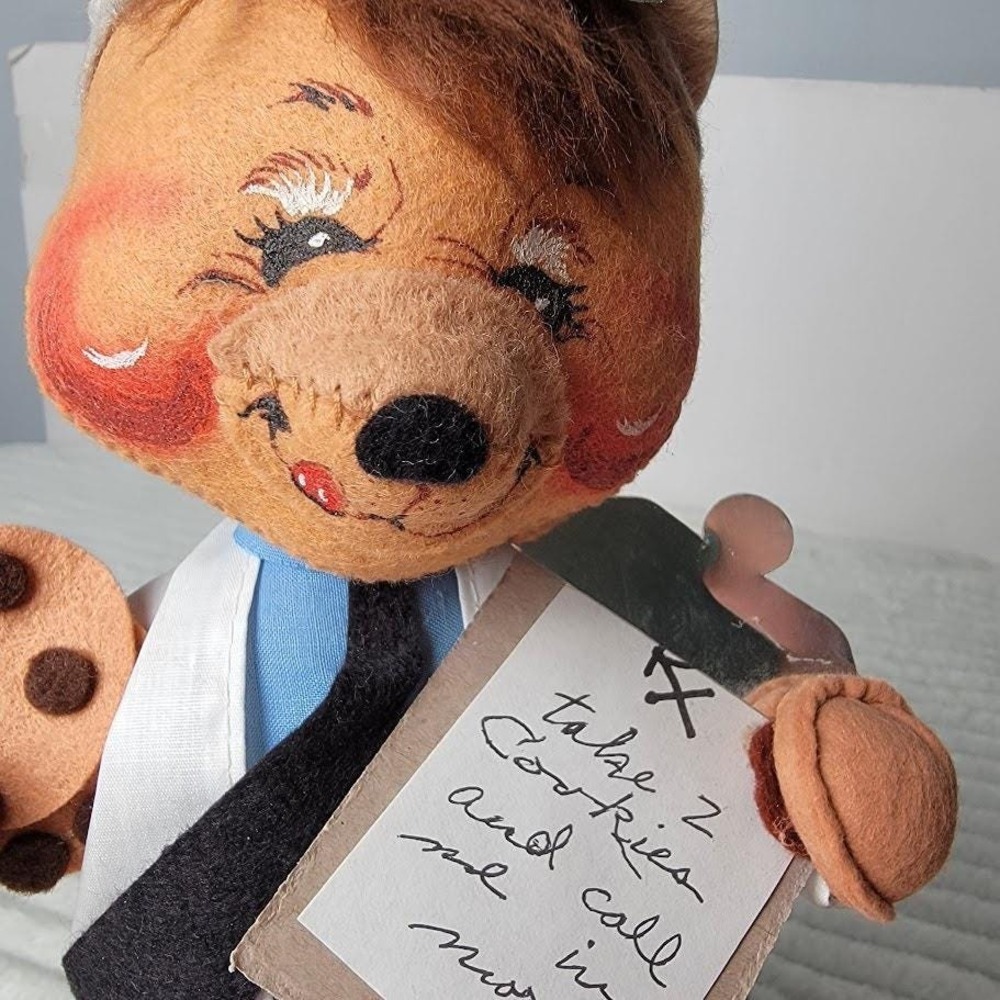 Vintage 1993 Annalee Doctor Bear Doll: Medical Office Decor - Picture 6 of 7